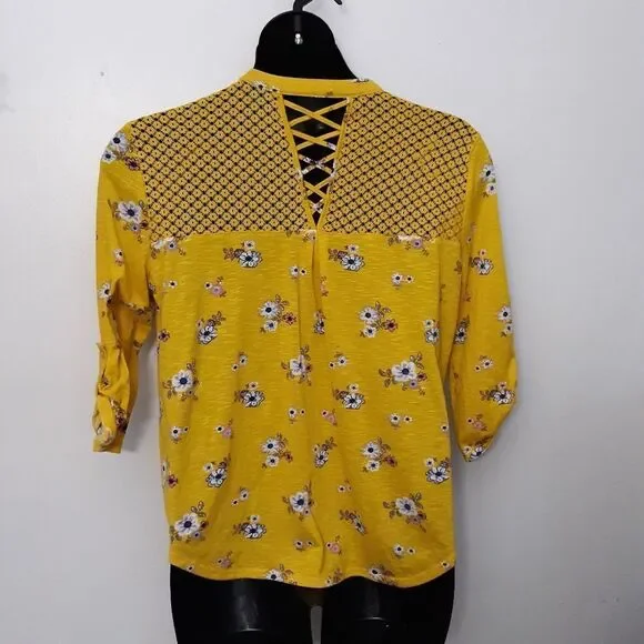 Yellow floral No Boundaries blouse - Picture 4 of 4